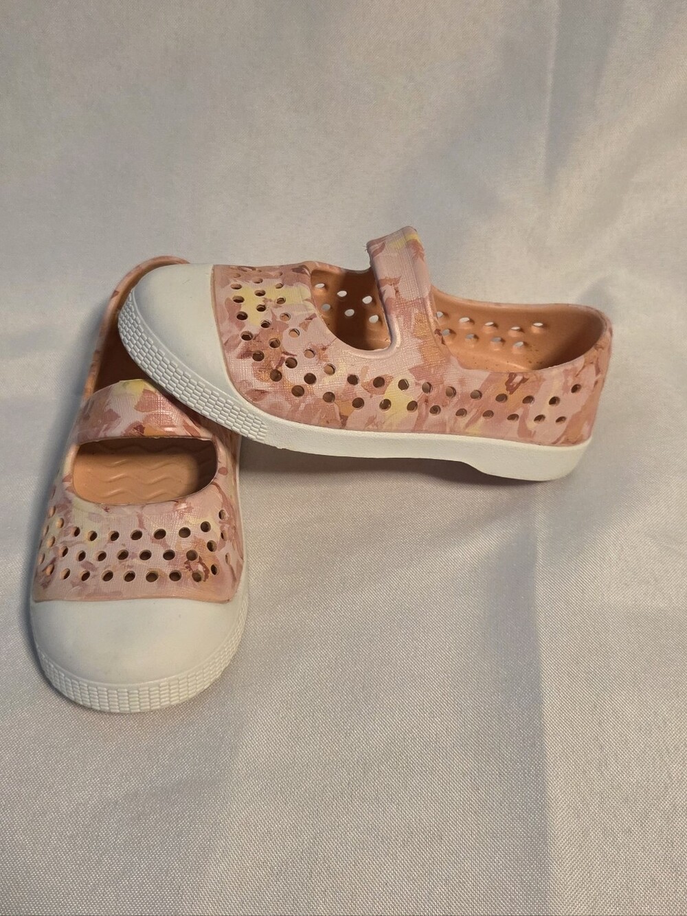 Old Navy Toddler Girls Floral Mary Jane Water Shoes Slip On Peach Size 8